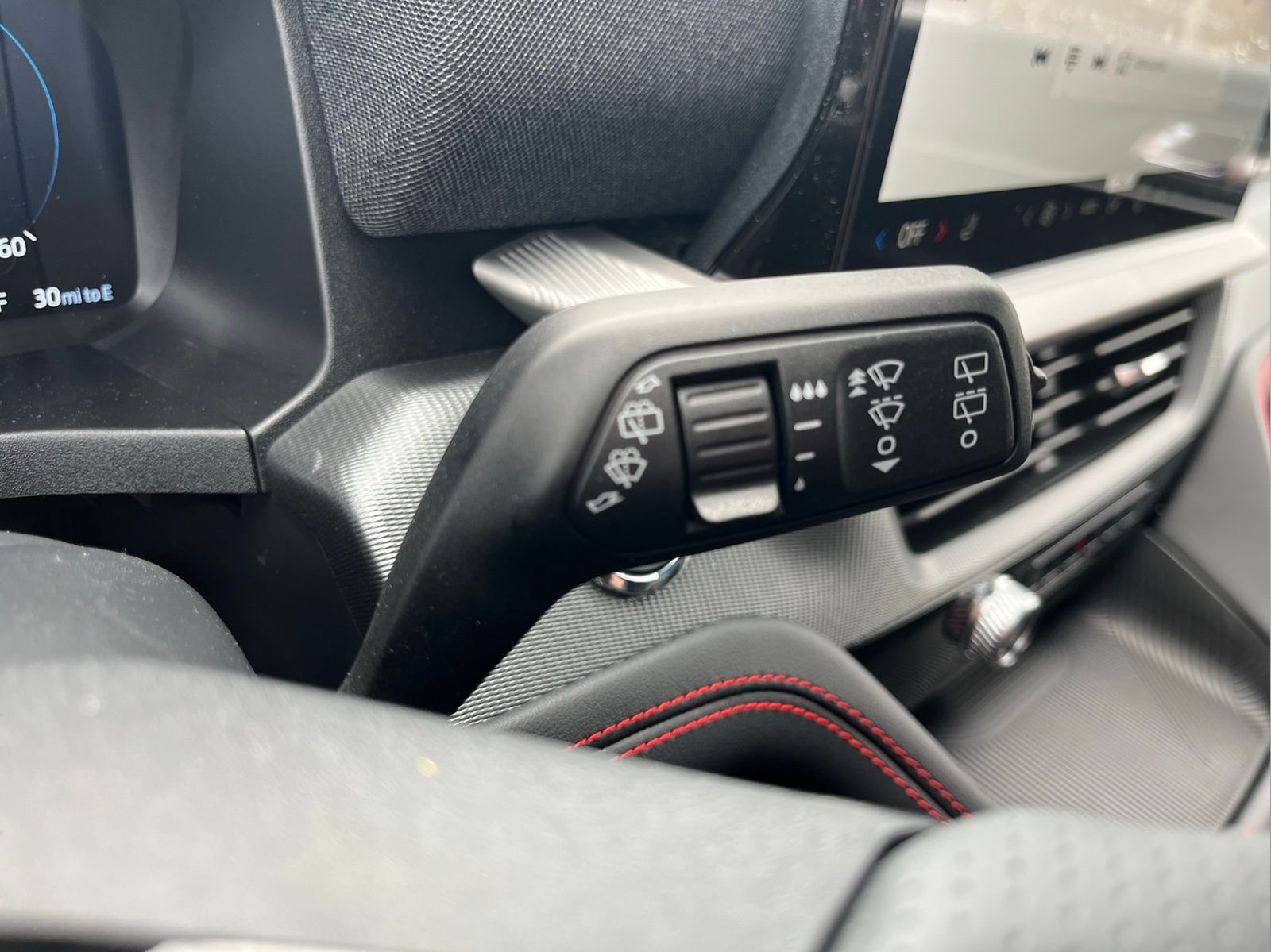 2026 Ford Explorer ST-Line - Photo 17