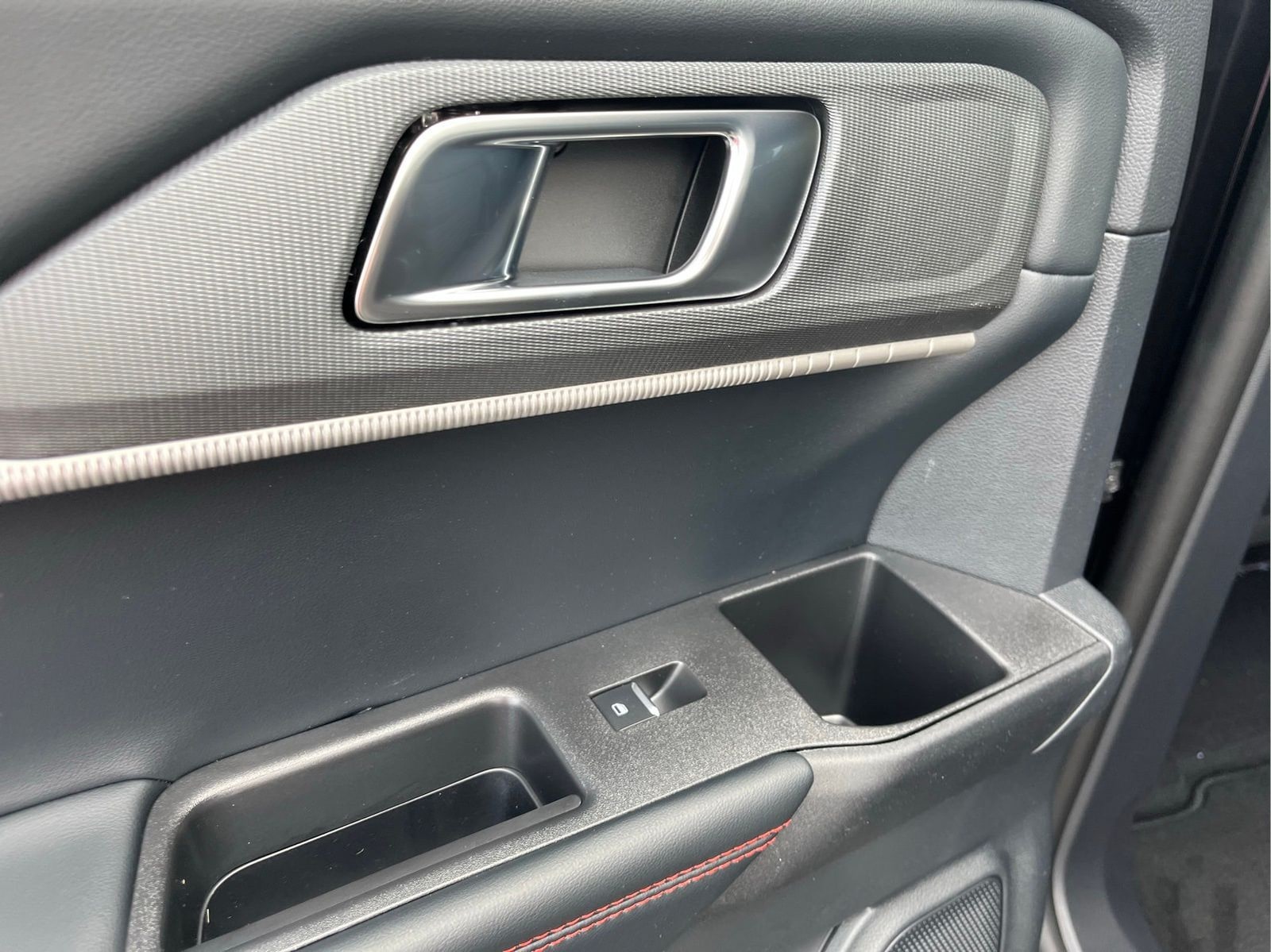 2026 Ford Explorer ST-Line - Photo 28