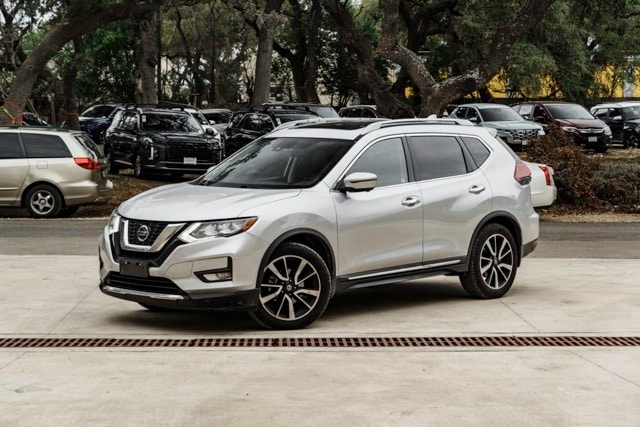2020 Nissan Rogue SL's photo