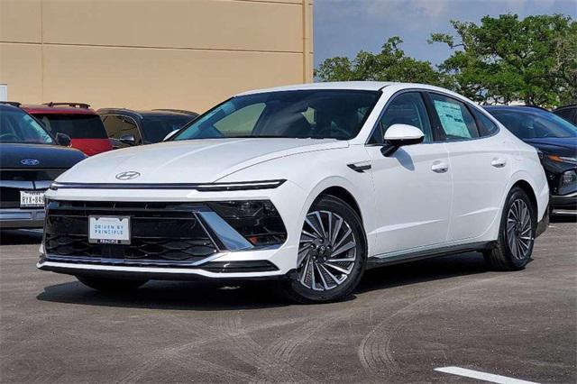 2025 Hyundai Sonata Hybrid SEL photo 2