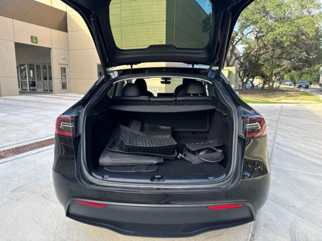 Used 2023 Tesla Model Y Long Range SUV