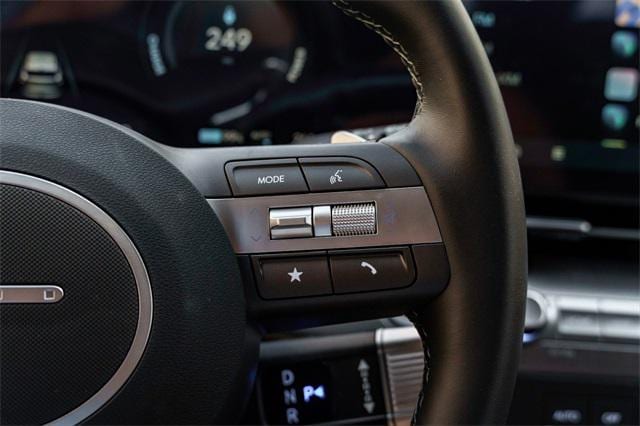 2025 Hyundai Kona EV SEL - Photo 12