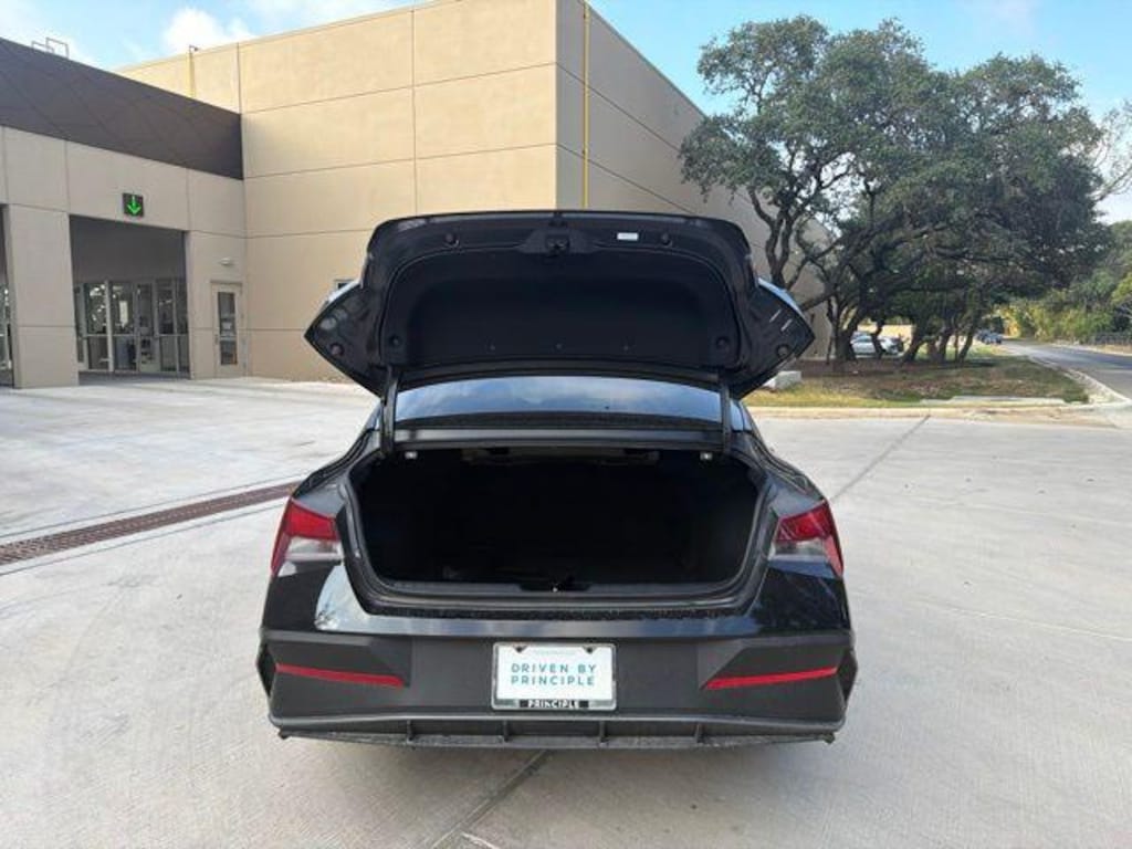 New 2026 Hyundai Elantra SE Sedan