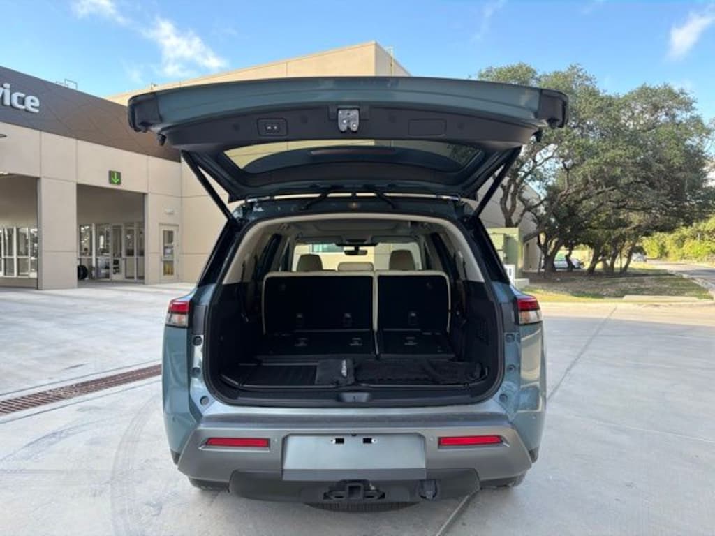 Used 2026 Nissan Pathfinder Platinum SUV