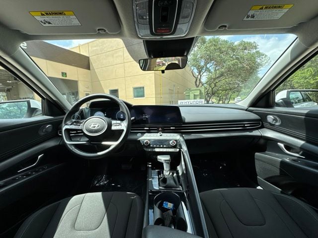 2025 Hyundai Elantra SEL - Photo 11