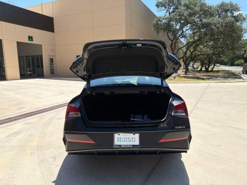 New 2026 Hyundai Elantra SE Sedan