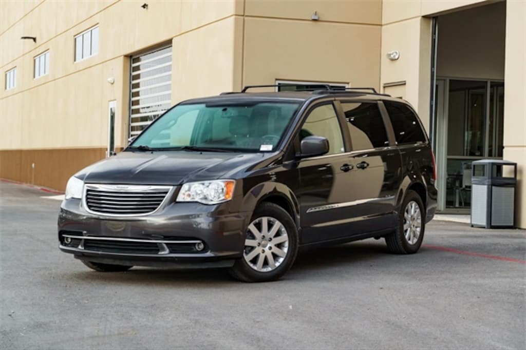 Used 2016 Chrysler Town & Country Touring Minivan/Van