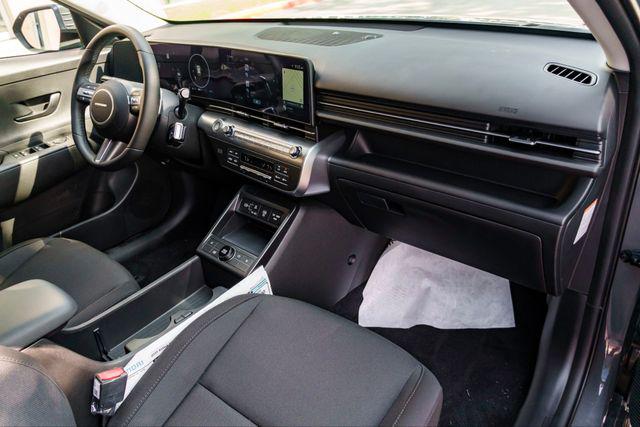2025 Hyundai Kona EV SEL - Photo 24
