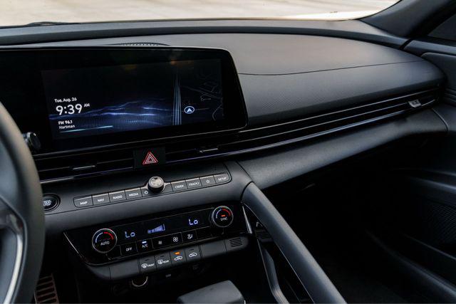2025 Hyundai Elantra Blue - Photo 14
