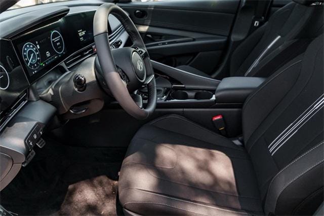 2025 Hyundai Elantra Blue - Photo 12