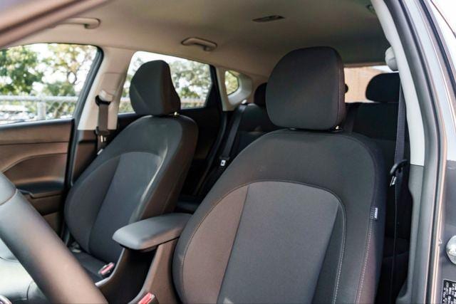 2025 Hyundai Kona EV SEL - Photo 9