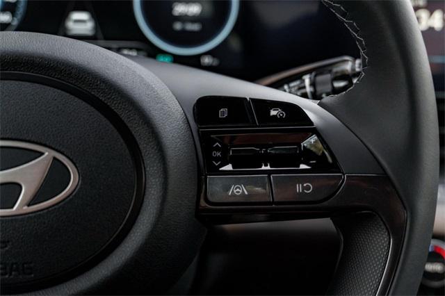 2025 Hyundai Elantra Blue - Photo 16