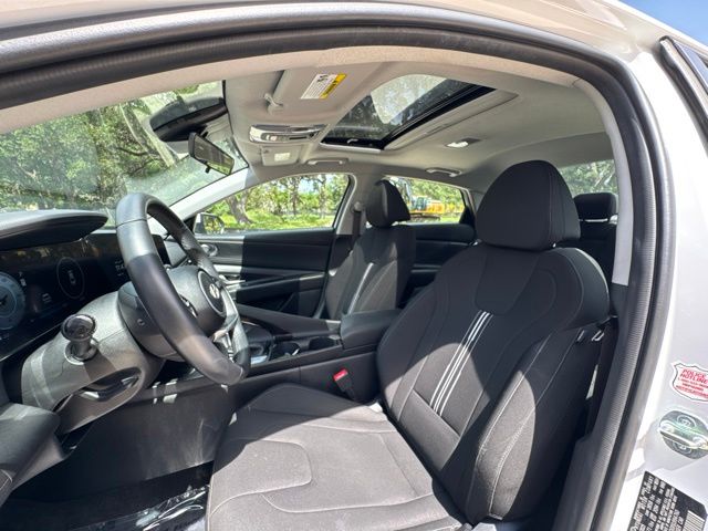 2025 Hyundai Elantra SEL - Photo 16