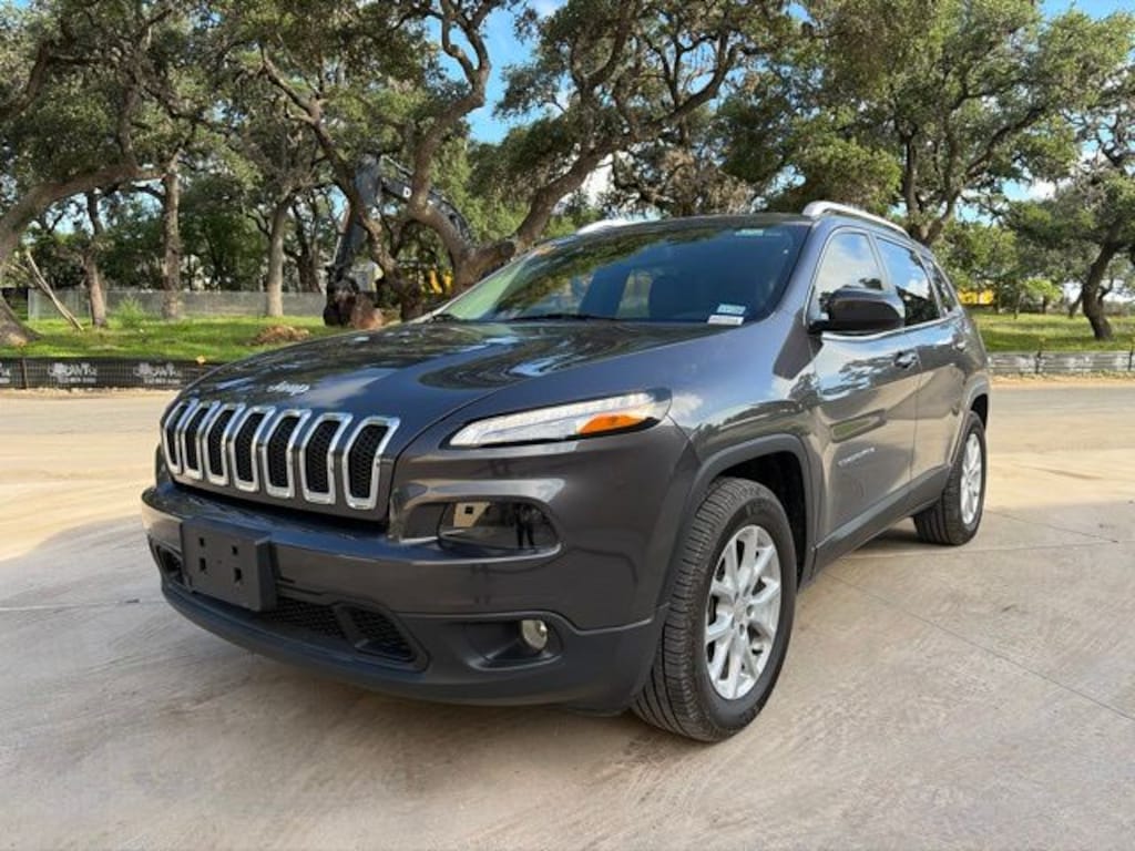 Used 2018 Jeep Cherokee Latitude Plus SUV