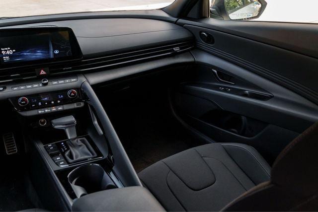 2025 Hyundai Elantra Blue - Photo 23