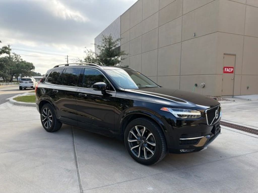 Used 2017 Volvo XC90 T6 Momentum SUV