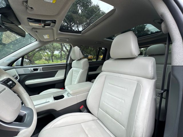 2025 Hyundai Santa Fe Limited - Photo 10