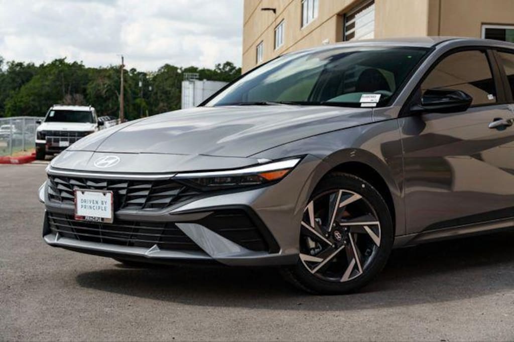 New 2025 Hyundai Elantra SEL Sport Sedan