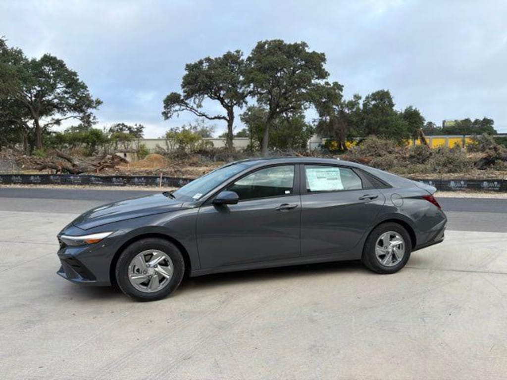 New 2026 Hyundai Elantra SE Sedan