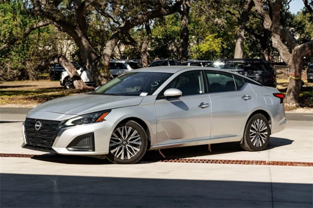 Used 2023 Nissan Altima 2.5 SV Sedan
