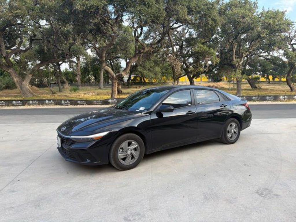 New 2026 Hyundai Elantra SE Sedan