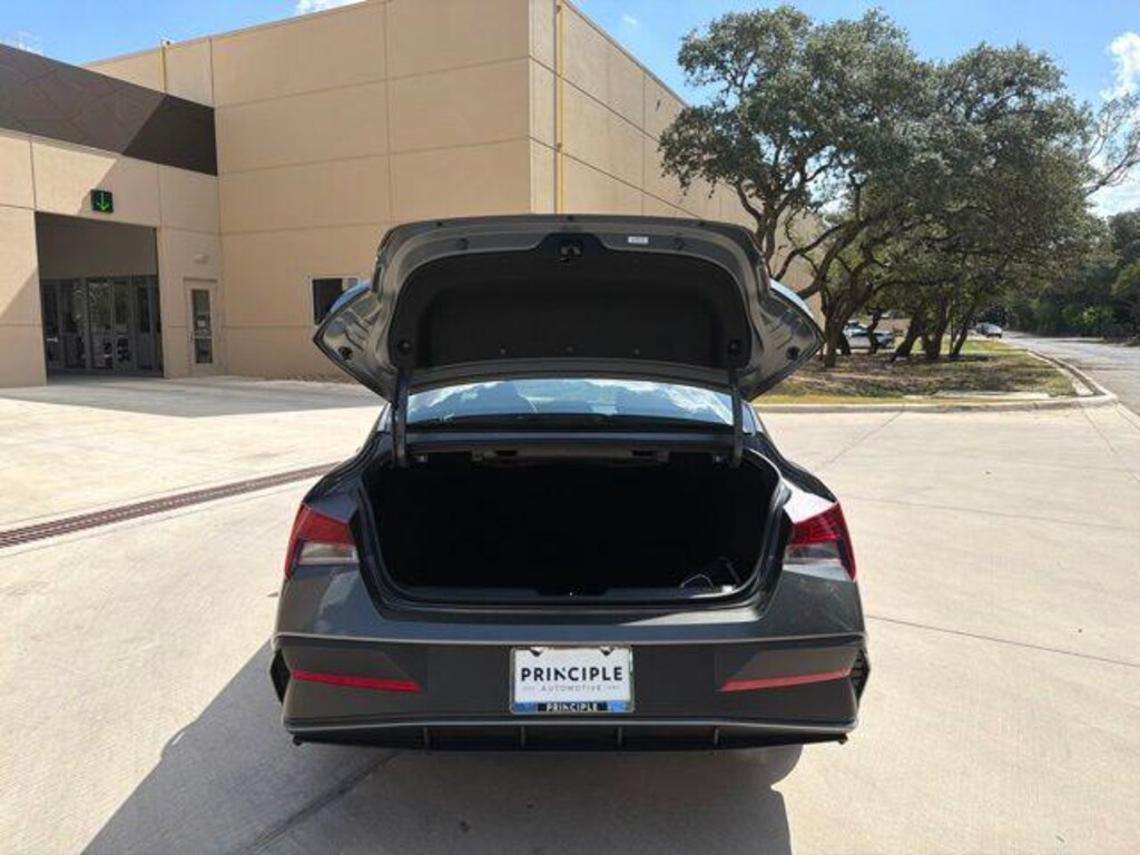 New 2026 Hyundai Elantra SE Sedan