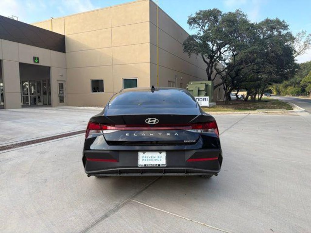 New 2026 Hyundai Elantra SE Sedan
