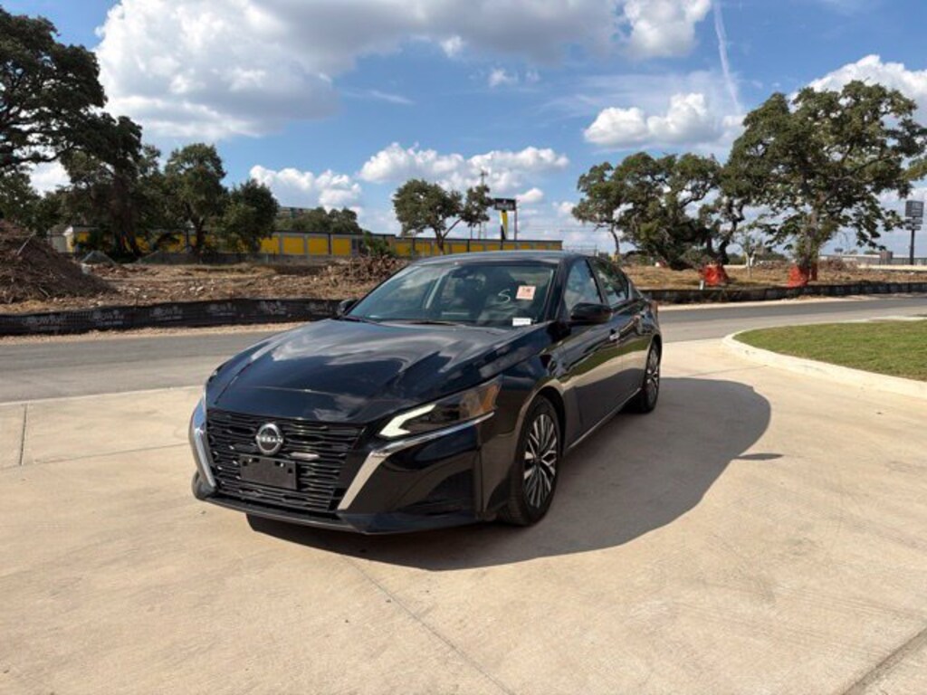 Used 2023 Nissan Altima 2.5 SV Sedan