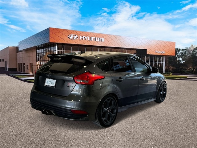 Used 2015 Ford Focus ST with VIN 1FADP3L92FL312388 for sale in Boerne, TX