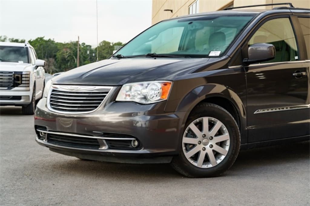 Used 2016 Chrysler Town & Country Touring Minivan/Van
