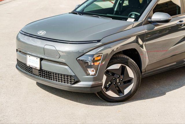 2025 Hyundai Kona EV SEL - Photo 3