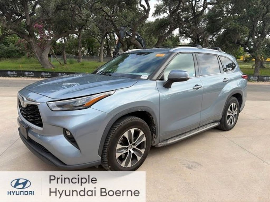 Used 2022 Toyota Highlander Hybrid XLE SUV