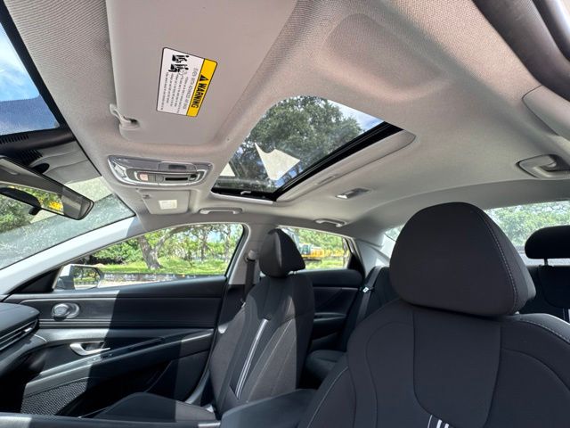 2025 Hyundai Elantra SEL - Photo 15