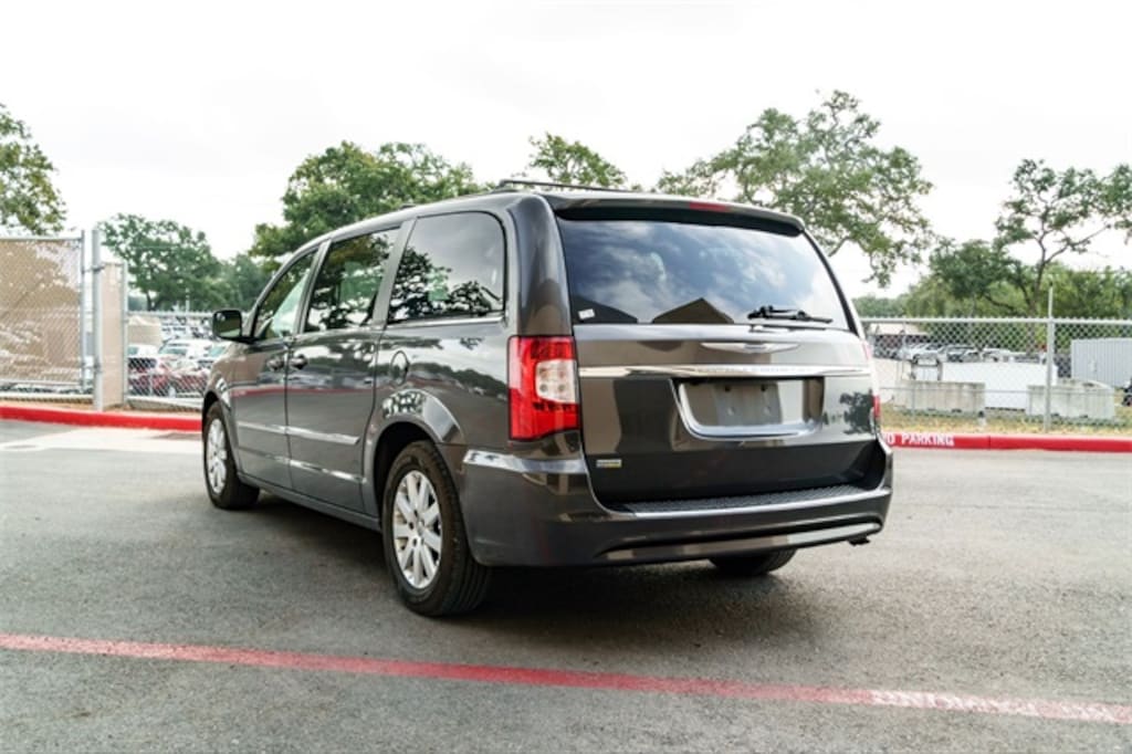 Used 2016 Chrysler Town & Country Touring Minivan/Van