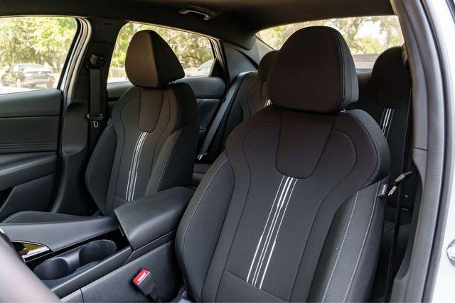 2025 Hyundai Elantra Blue - Photo 9