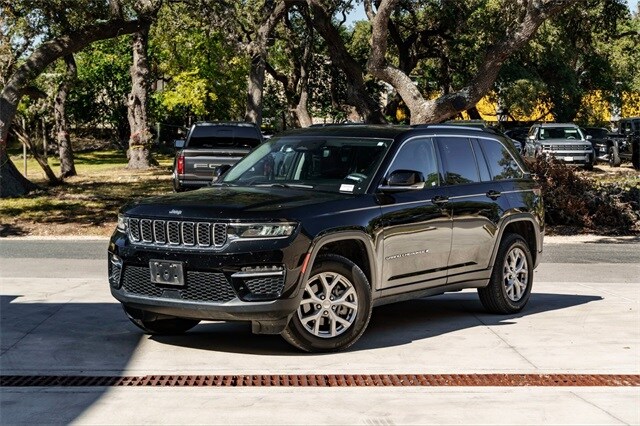 2023 Jeep Grand Cherokee Limited photo 2
