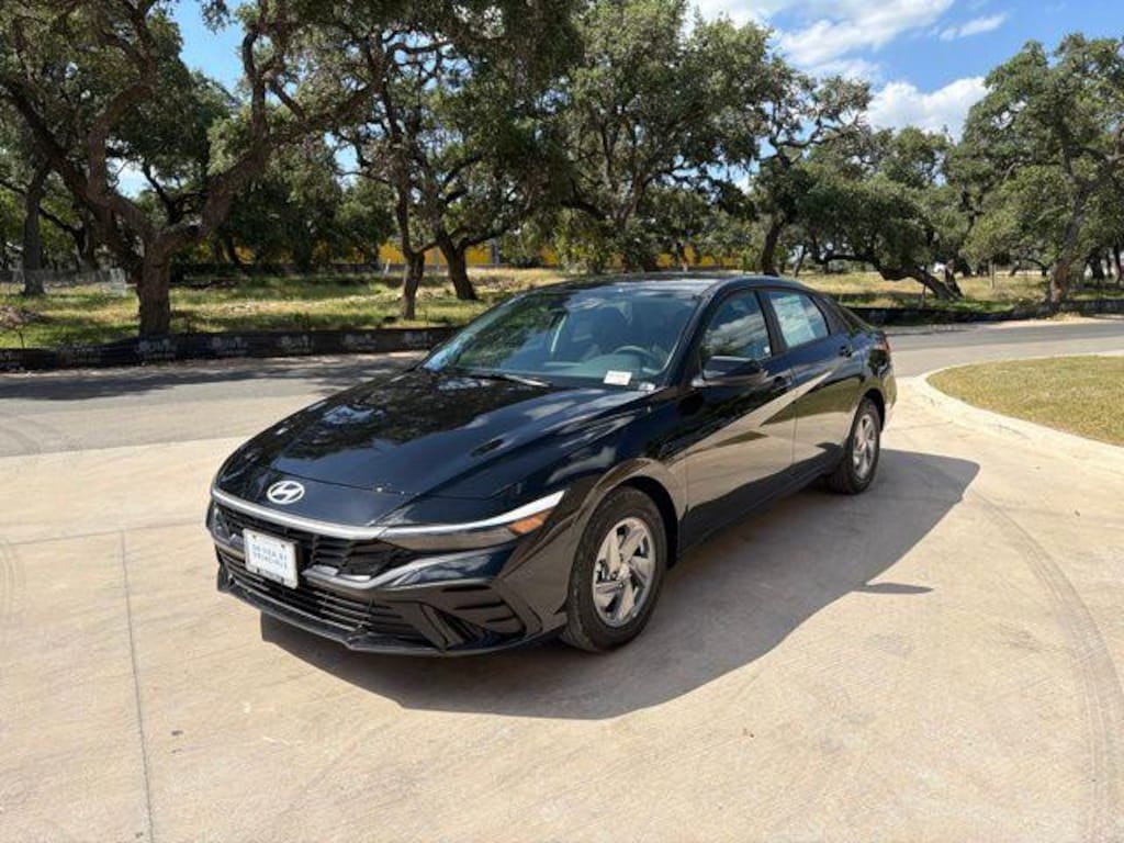 New 2026 Hyundai Elantra SE Sedan