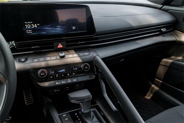 2025 Hyundai Elantra Blue - Photo 17