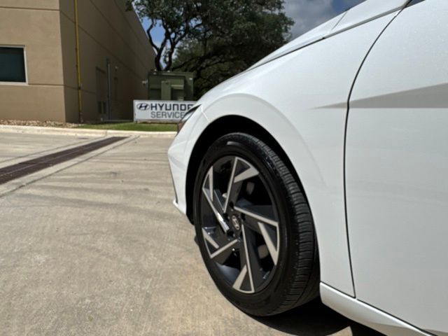 2025 Hyundai Elantra SEL - Photo 14