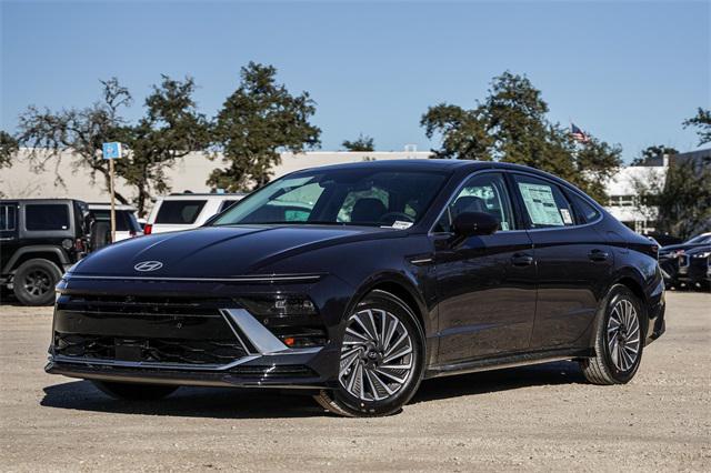 2025 Hyundai Sonata Hybrid Limited photo 2