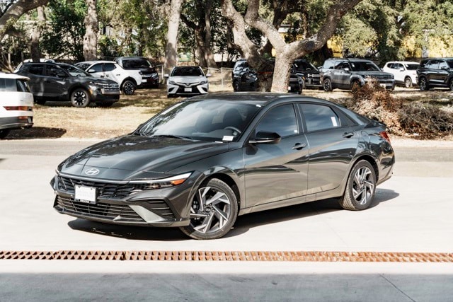 2025 Hyundai Elantra SEL's photo