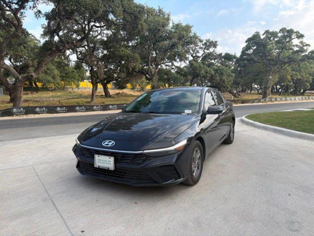 New 2026 Hyundai Elantra SE Sedan