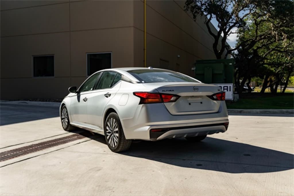 Used 2023 Nissan Altima 2.5 SV Sedan
