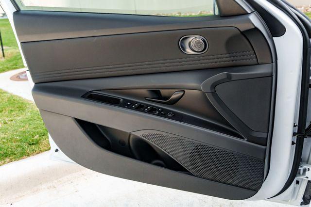 2025 Hyundai Elantra Blue - Photo 17