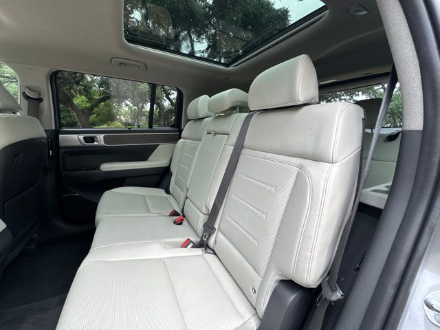 2025 Hyundai Santa Fe Limited - Photo 11