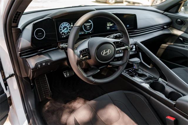 2025 Hyundai Elantra Blue - Photo 11