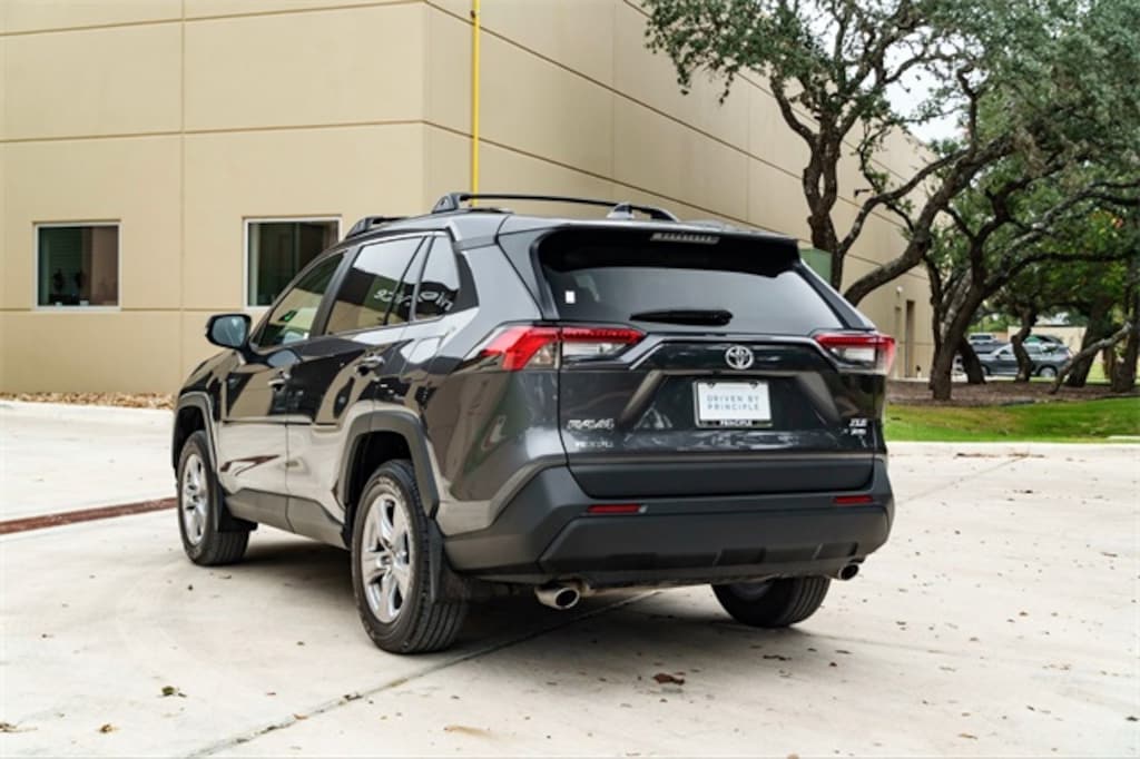 Used 2022 Toyota RAV4 XLE SUV