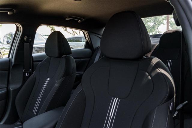 2025 Hyundai Elantra Blue - Photo 13