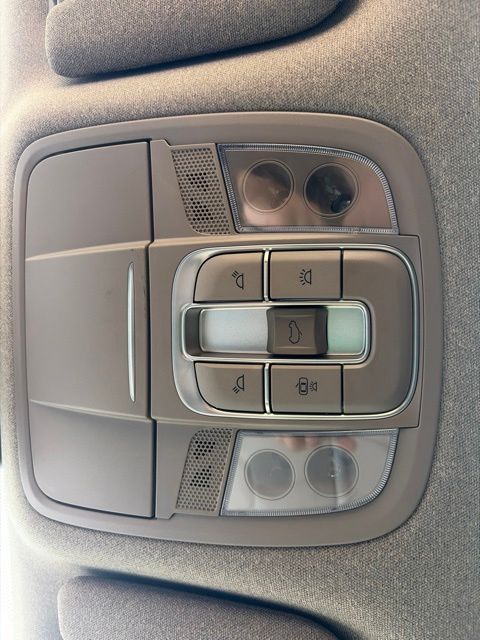 2020 Hyundai Santa Fe Limited - Photo 16