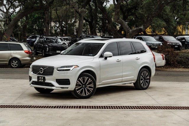 2021 Volvo XC90 Momentum's photo